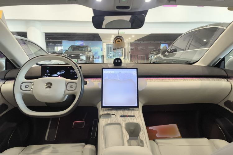 Used Nio ET7 2022 75 kWh Interior 2