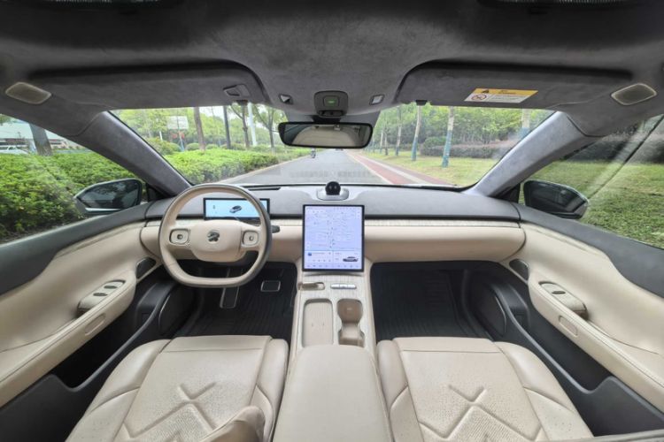 Used Nio ET7 2022 75 kWh Interior 2