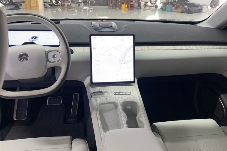 Used Nio ET7 2022 75 kWh Interior 3