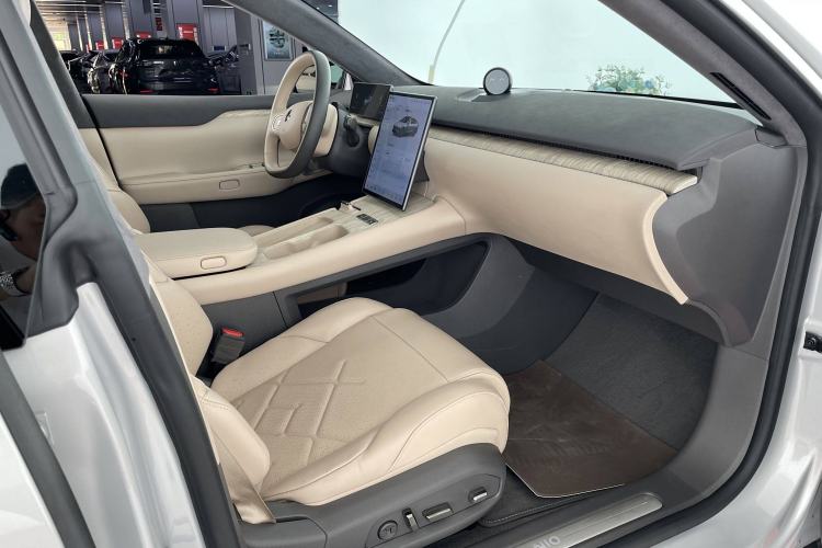 Used Nio ET7 2022 75 kWh Interior 5