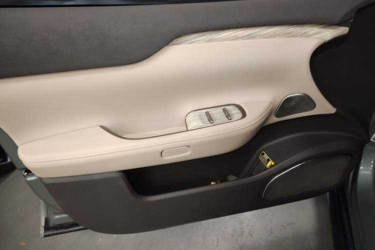 Used Nio ET7 2022 100kWh First Edition Left Front Door Interior