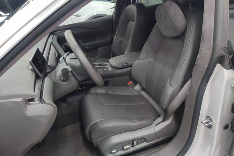 Used Nio ET7 2022 75 kWh Left Front Seat