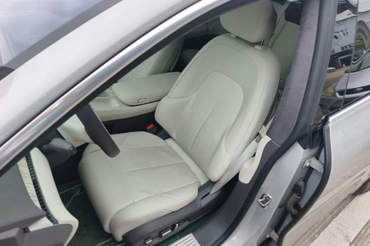 Used Nio ET7 2022 75 kWh Left Front Seat