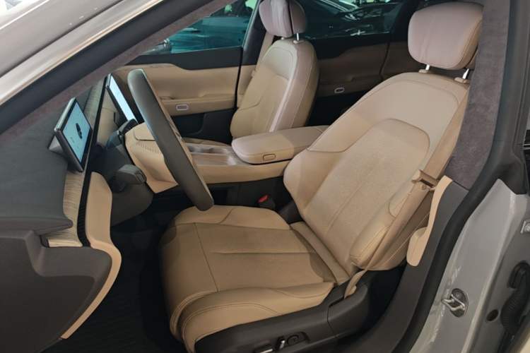 Used Nio ET7 2022 100 kWh Left Front Seat