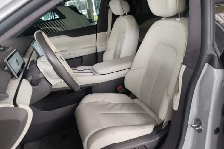 Used Nio ET7 2022 75 kWh Left Front Seat