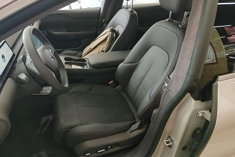 Used Nio ET7 2022 75 kWh Left Front Seat