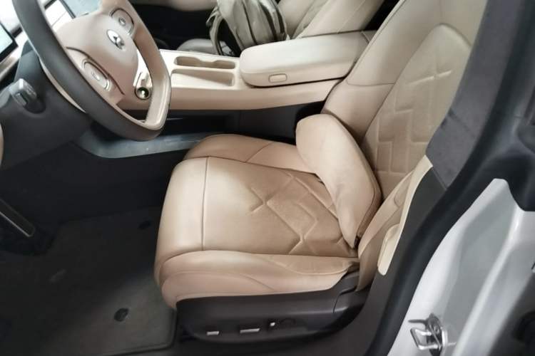 Used Nio ET7 2022 100 kWh Left Front Seat