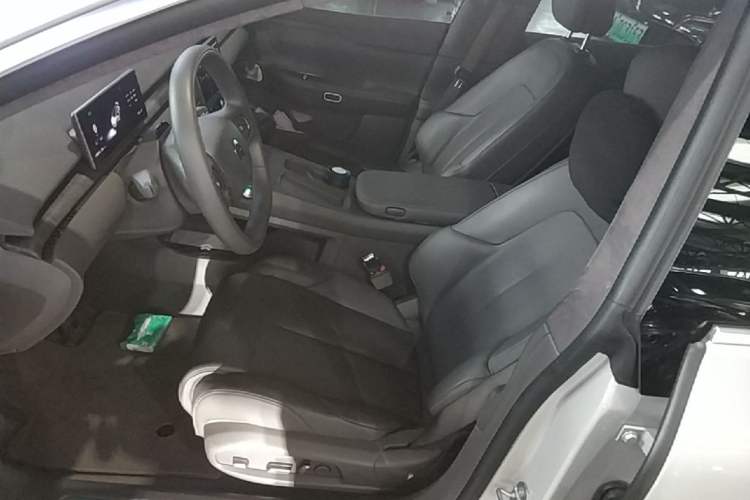 Used Nio ET7 2022 75 kWh Left Front Seat