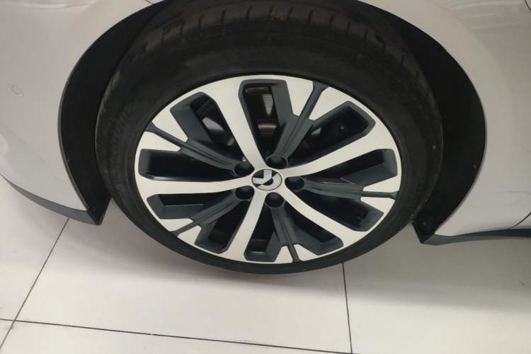 Used Nio ET7 2022 75 kWh Left Front Wheel Hub