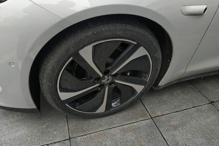 Used Nio ET7 2022 100kWh First Edition Left Front Wheel Hub