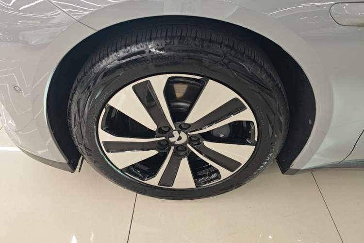 Used Nio ET7 2022 100 kWh Left Front Wheel Hub