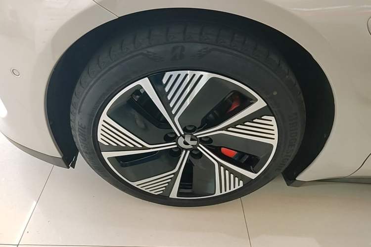 Used Nio ET7 2022 75 kWh Left Front Wheel Hub
