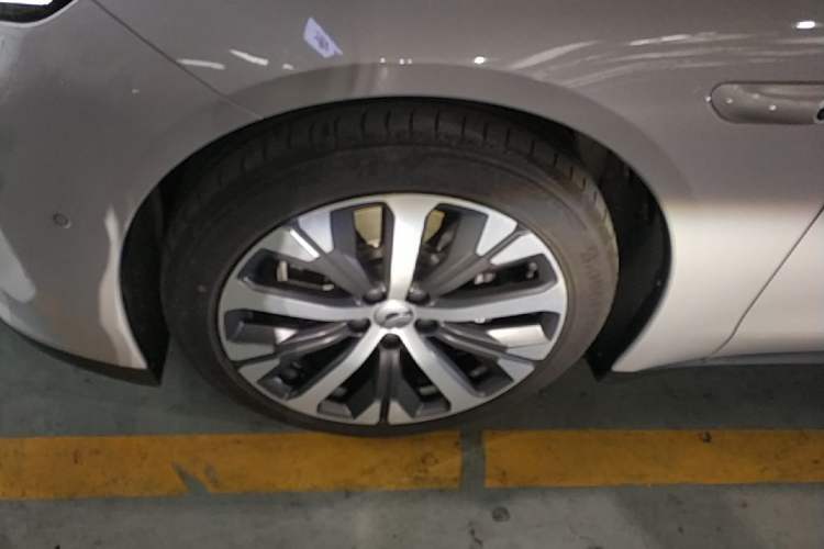 Used Nio ET7 2022 75 kWh Left Front Wheel Hub