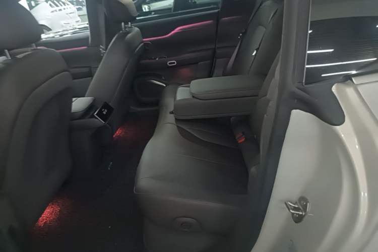 Used Nio ET7 2022 75 kWh Left Rear Seat