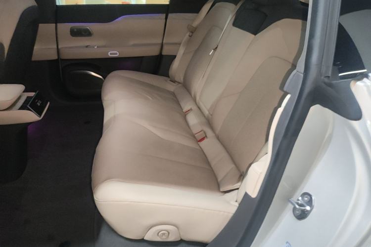 Used Nio ET7 2022 75 kWh Left Rear Seat