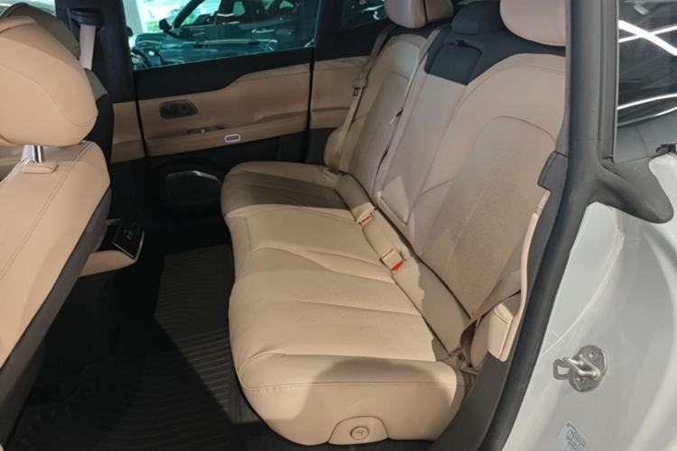 Used Nio ET7 2022 100 kWh Left Rear Seat