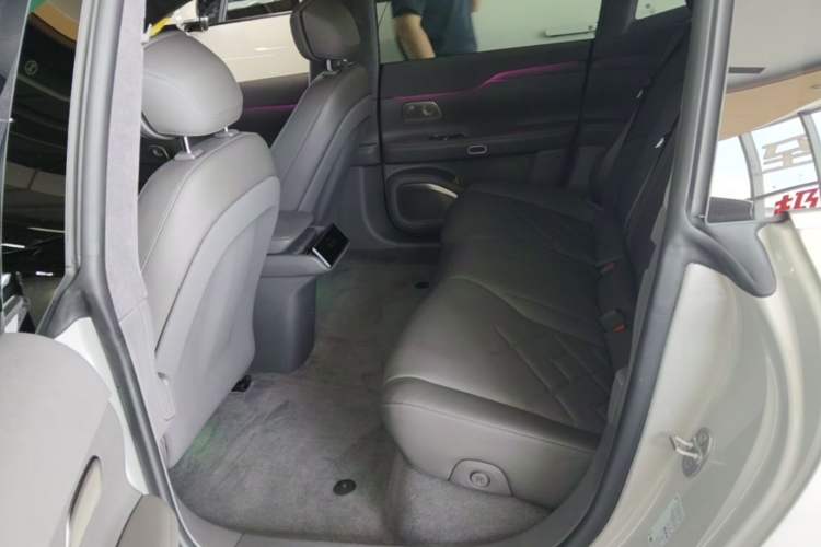 Used Nio ET7 2022 75 kWh Left Rear Seat
