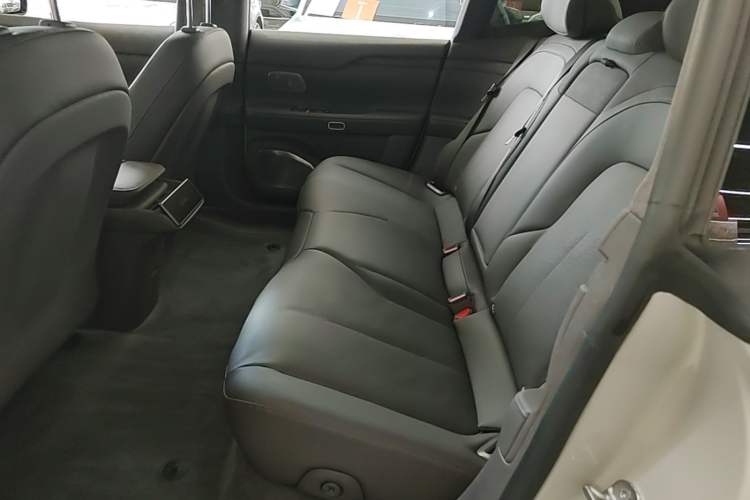 Used Nio ET7 2022 75 kWh Left Rear Seat