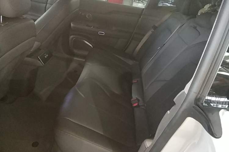 Used Nio ET7 2022 75 kWh Left Rear Seat