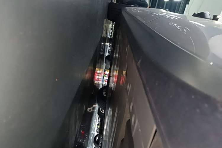 Used Nio ET7 2022 75 kWh Left Side Sill