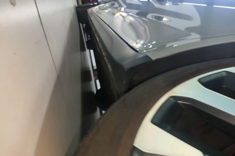 Used Nio ET7 2022 75 kWh Left Side Sill