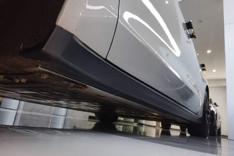 Used Nio ET7 2022 75 kWh Left Side Sill