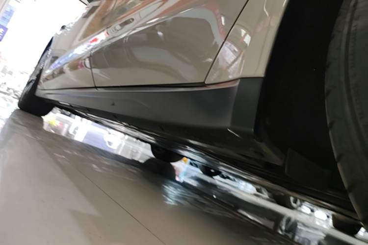 Used Nio ET7 2022 75 kWh Left Side Sill