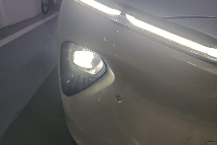 Used Nio ET7 2022 75 kWh Right Front Headlight