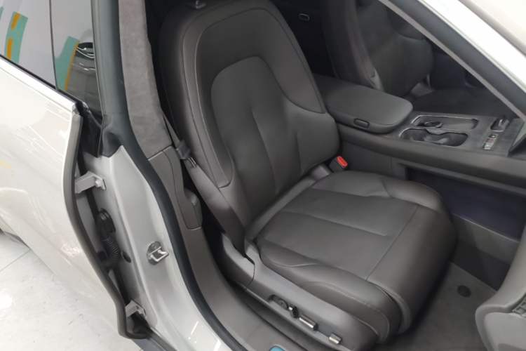 Used Nio ET7 2022 75 kWh Right Front Seat