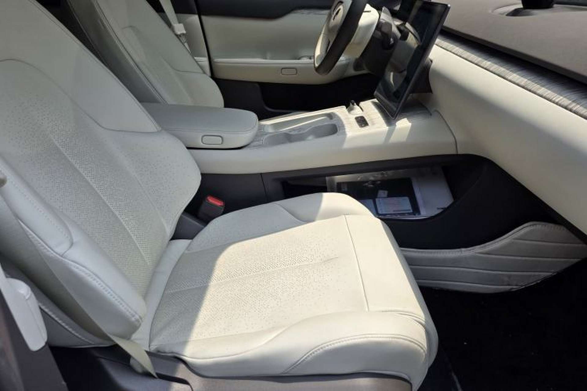 Used Nio ET7 2022 75 kWh Right Front Seat