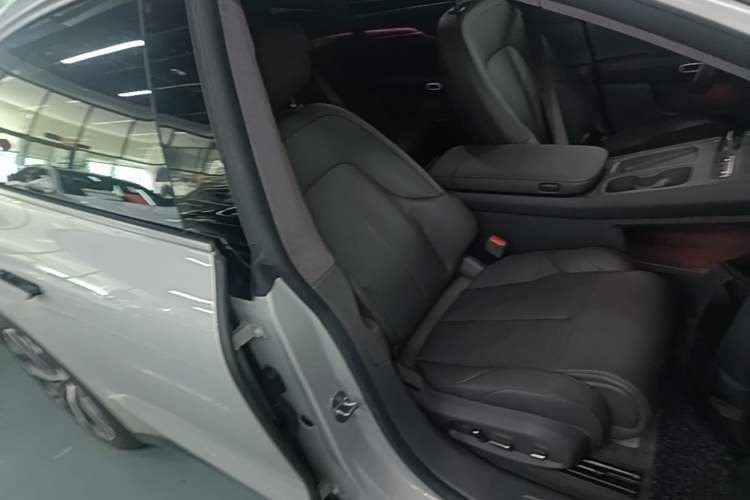Used Nio ET7 2022 75 kWh Right Front Seat