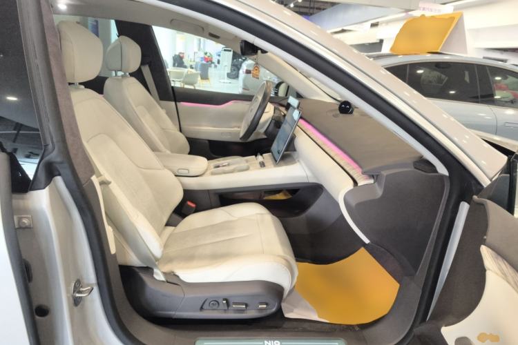 Used Nio ET7 2022 75 kWh Right Front Seat