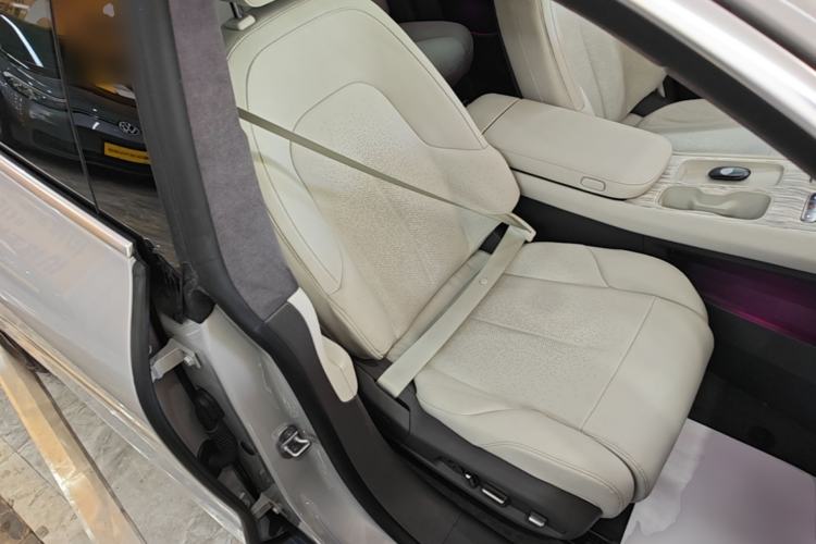 Used Nio ET7 2022 75 kWh Right Front Seat