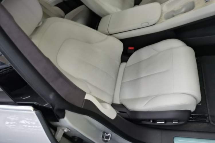 Used Nio ET7 2022 75 kWh Right Front Seat