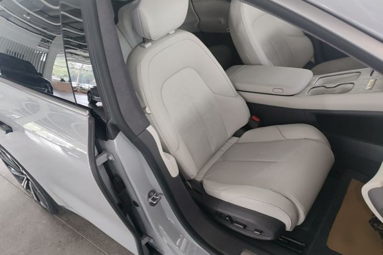Used Nio ET7 2022 75 kWh Right Front Seat