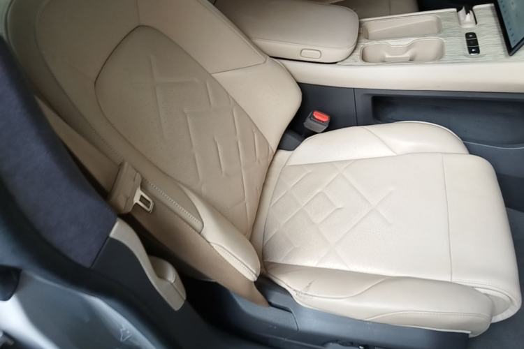 Used Nio ET7 2022 100 kWh Right Front Seat