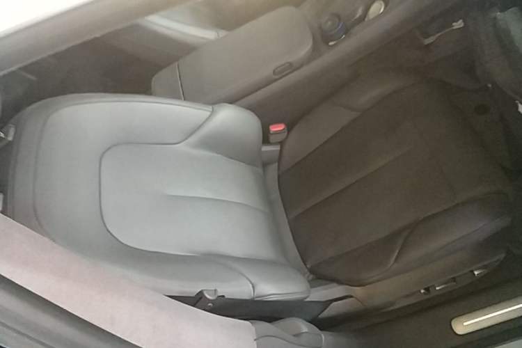 Used Nio ET7 2022 75 kWh Right Front Seat