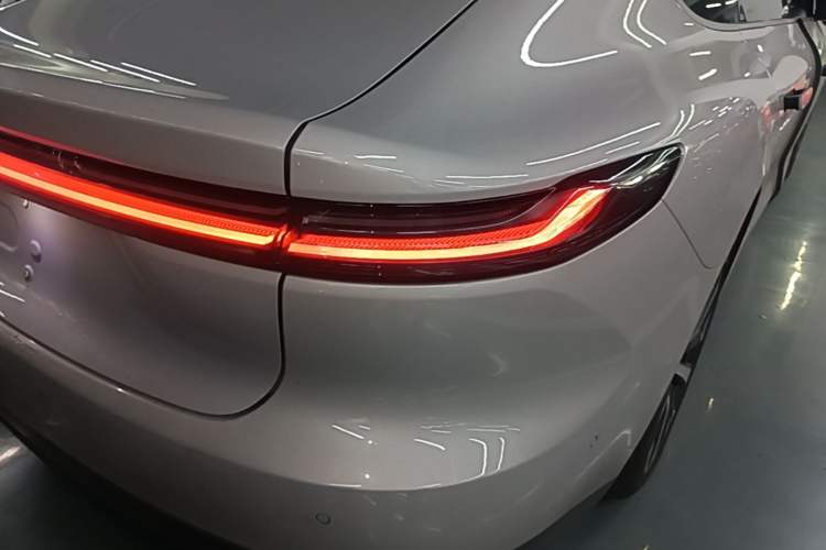 Used Nio ET7 2022 75 kWh Right Rear Taillight