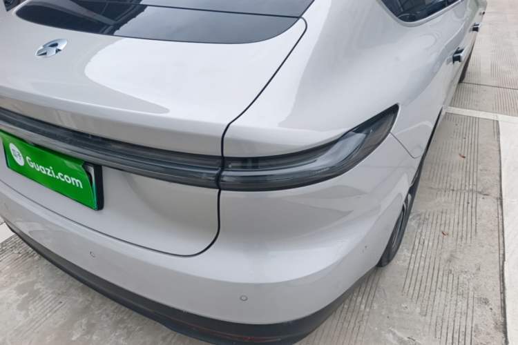 Used Nio ET7 2022 75 kWh Right Rear Taillight