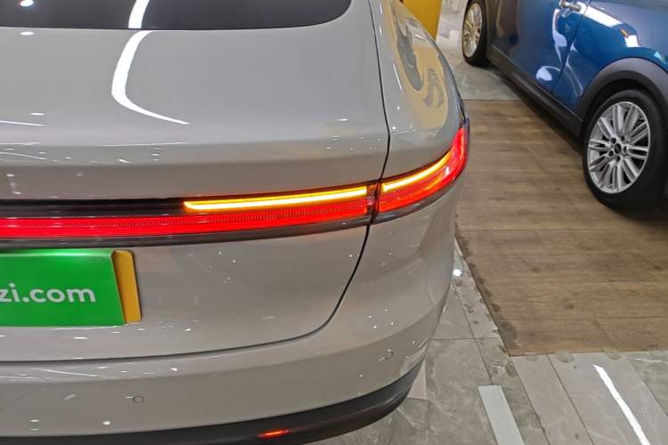 Used Nio ET7 2022 75 kWh Right Rear Taillight