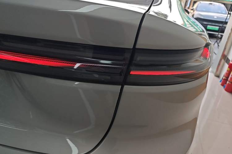 Used Nio ET7 2022 100kWh First Edition Right Rear Taillight