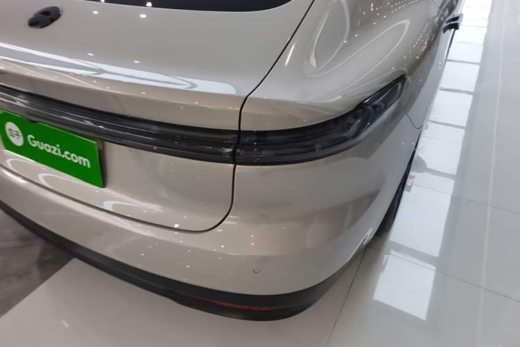 Used Nio ET7 2022 75 kWh Right Rear Taillight
