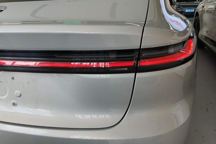 Used Nio ET7 2022 75 kWh Right Rear Taillight