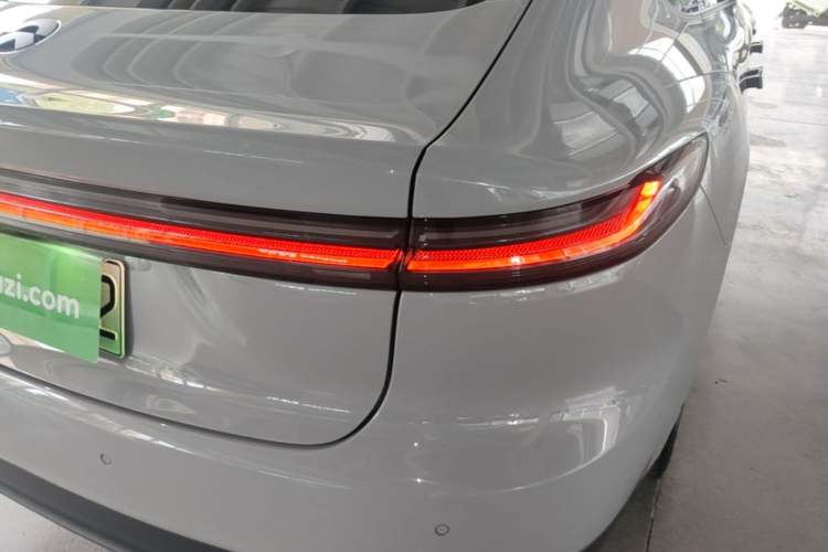 Used Nio ET7 2022 75 kWh Right Rear Taillight