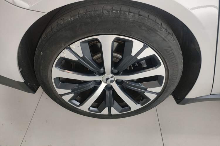 Used Nio ET7 2022 75 kWh Right Rear Wheel Hub