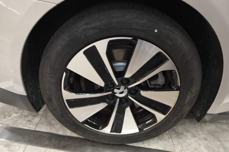 Used Nio ET7 2022 75 kWh Right Rear Wheel Hub