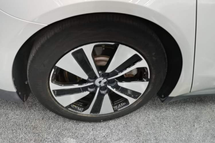 Used Nio ET7 2022 75 kWh Right Rear Wheel Hub