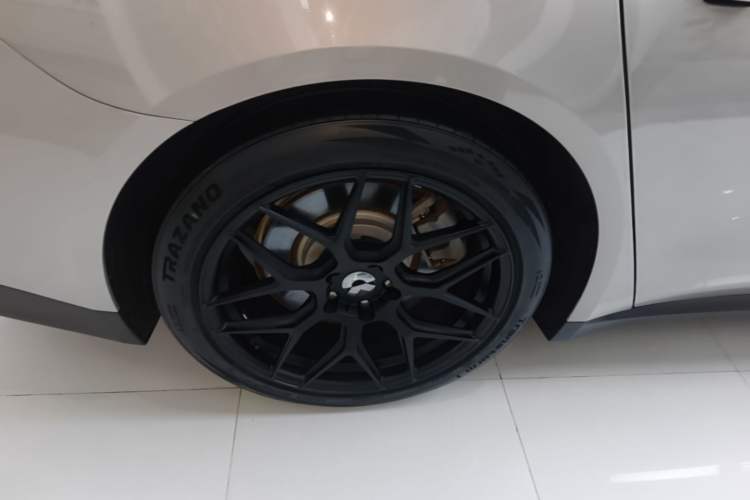 Used Nio ET7 2022 75 kWh Right Rear Wheel Hub