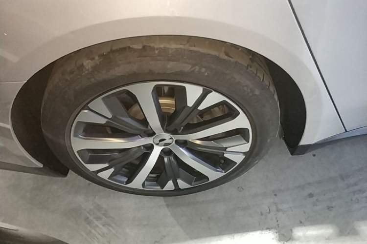 Used Nio ET7 2022 75 kWh Right Rear Wheel Hub