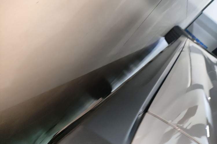 Used Nio ET7 2022 75 kWh Right Side Sill